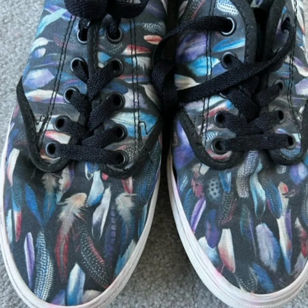 CLEARANCE Women's Low Top Feather Vans Size 9 - Picture 2 of 5